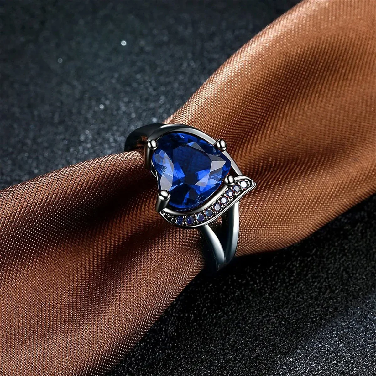 Fashion Couple Promise Rings Romantic Women Heart Blue Rhinestones Zircon Ring Men Stainless Steel Celtic Dragon Ring Jewelry - Image 3